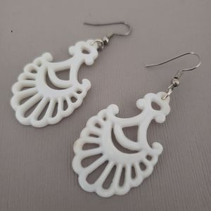 Kriaytions Shell Drop Earrings NEW